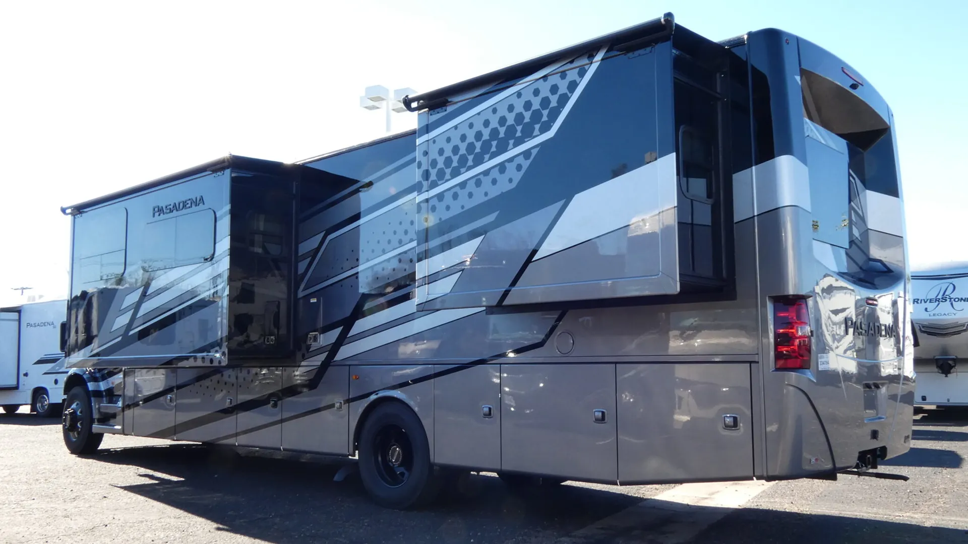 2026 Thor Motor Coach Pasadena 38FX - Photo 4