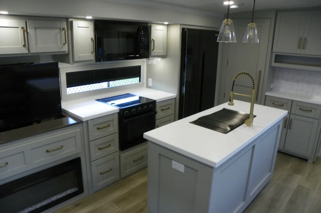 2025 Brinkley Model Z Air 310, Photos photo 7