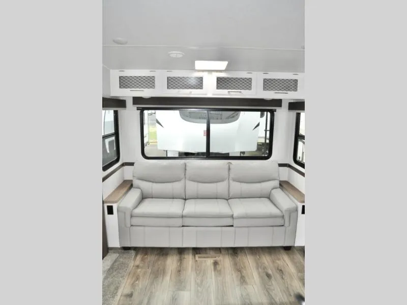 2021 Prime Time Crusader 305RLP - Photo 3
