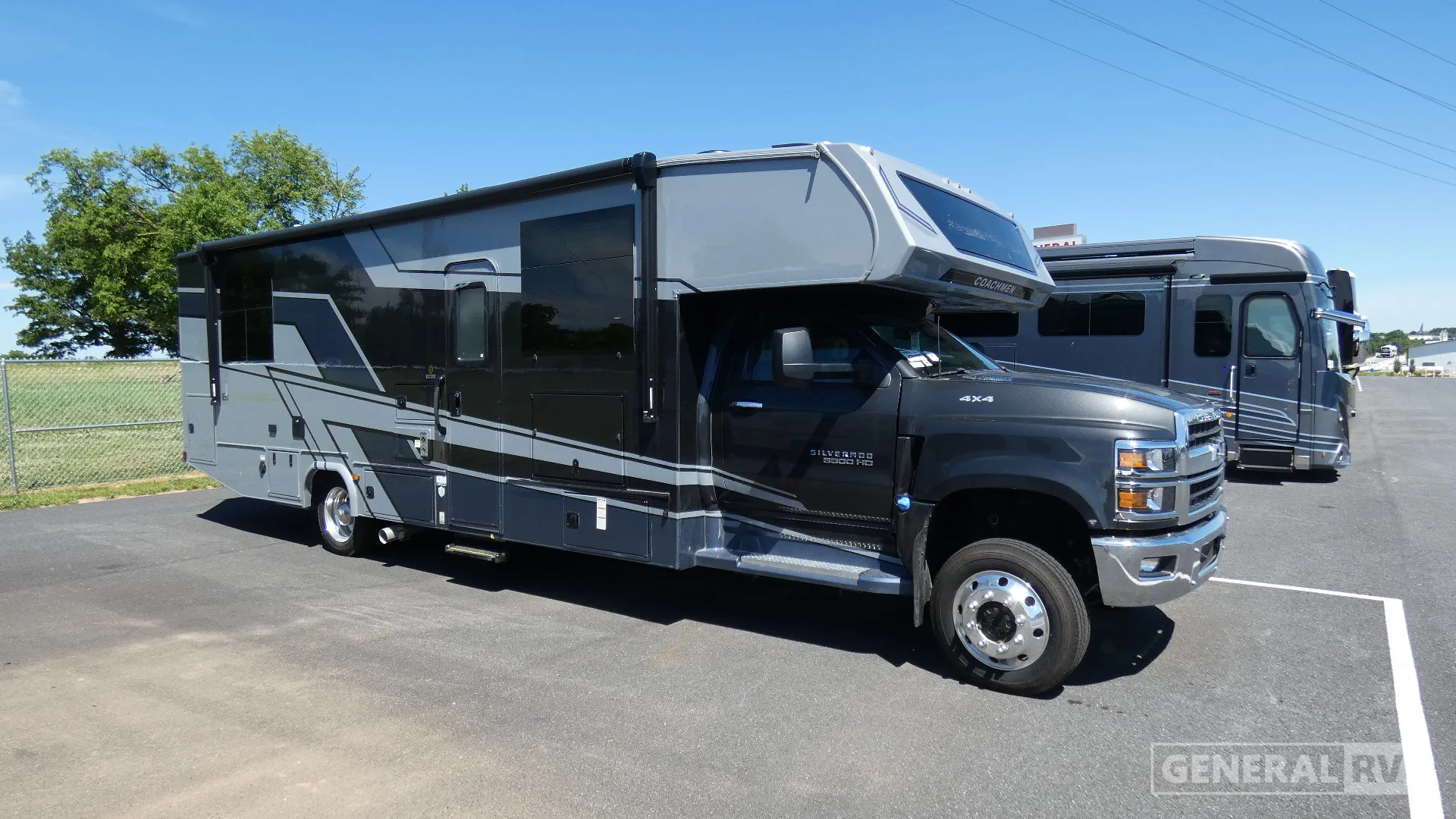 2026 Coachmen Entourage 320LV - Photo 2