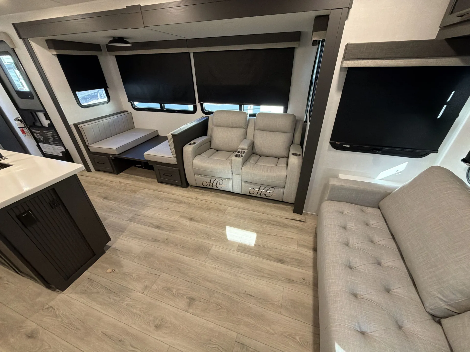 2027 Forest River Rockwood Ultra Lite 2916RL — living area main