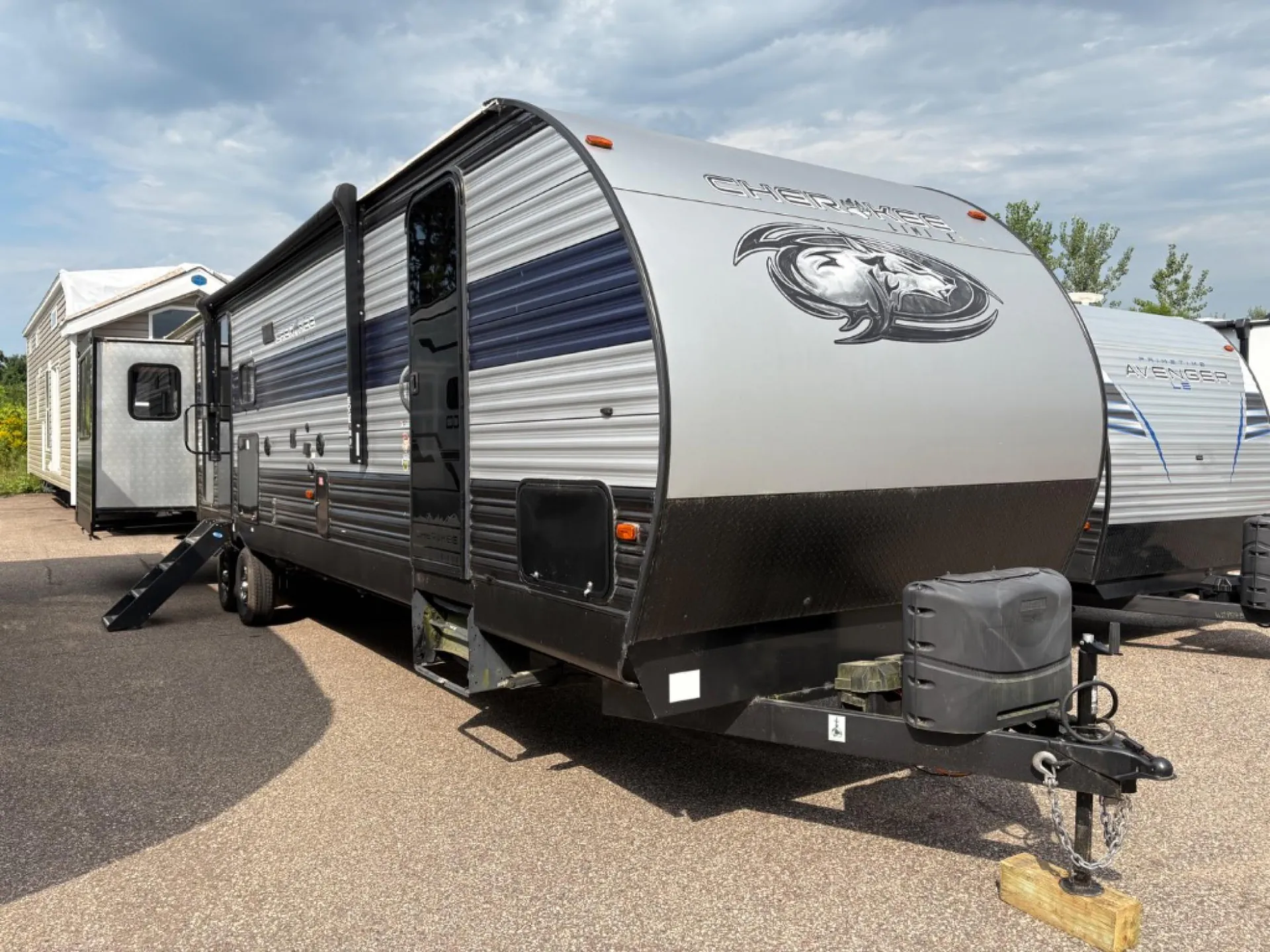 2021 Forest River Cherokee 306MM dealer photo 1 from Willie's RV