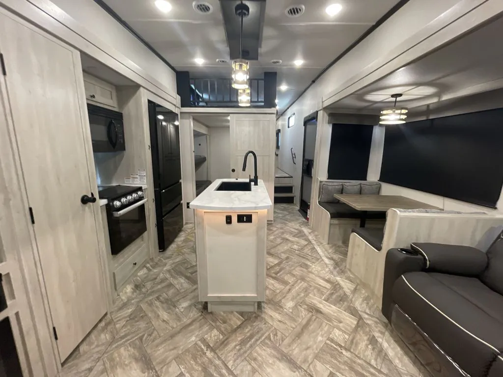 2023 Forest River Wildcat 369MBL, Photos photo 14