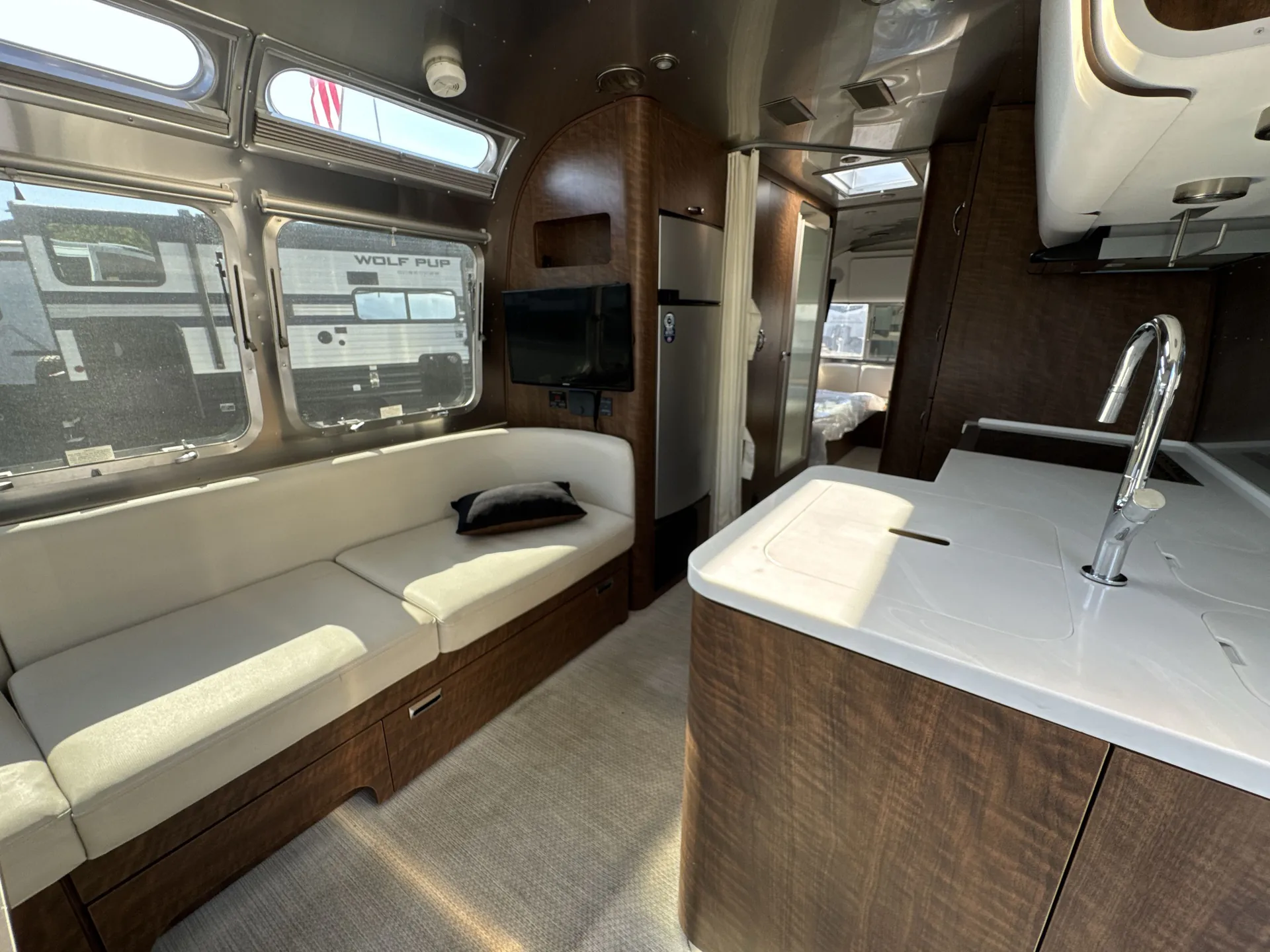 2019 airstream Globetrotter 27FB Twin — living area main