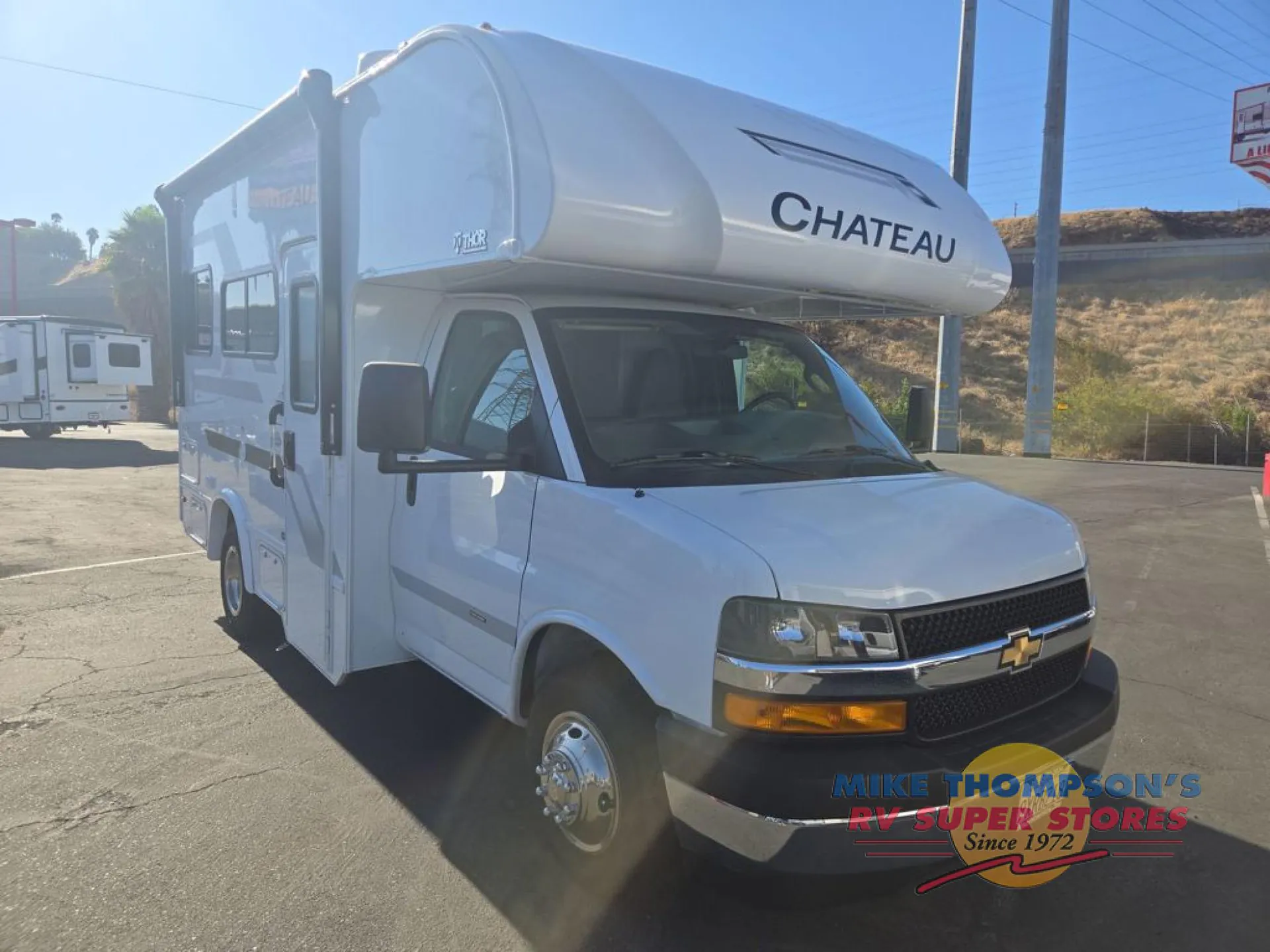 2026 Thor Motor Coach Chateau 19Z - Photo 2