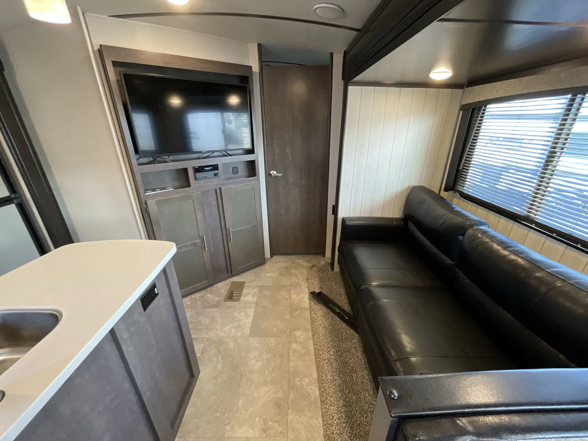 2018 CrossRoads Sunset Trail 331BH — living area main
