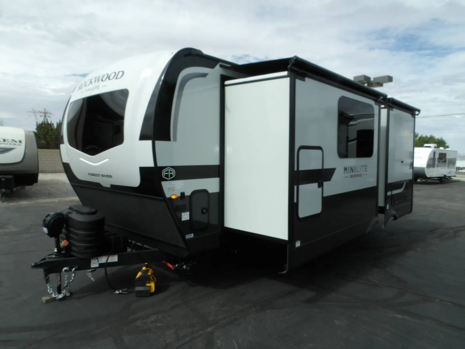 2027 Forest River Rockwood Mini Lite 2523MBR