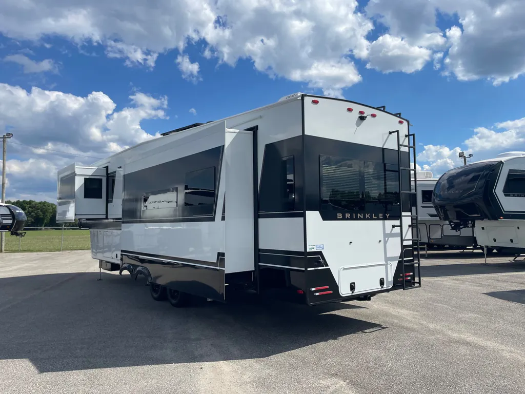 2026 Brinkley Model Z 3600, Photos photo 4