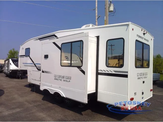 2026 Forest River Cherokee Arctic Wolf 27SGS - Photo 4