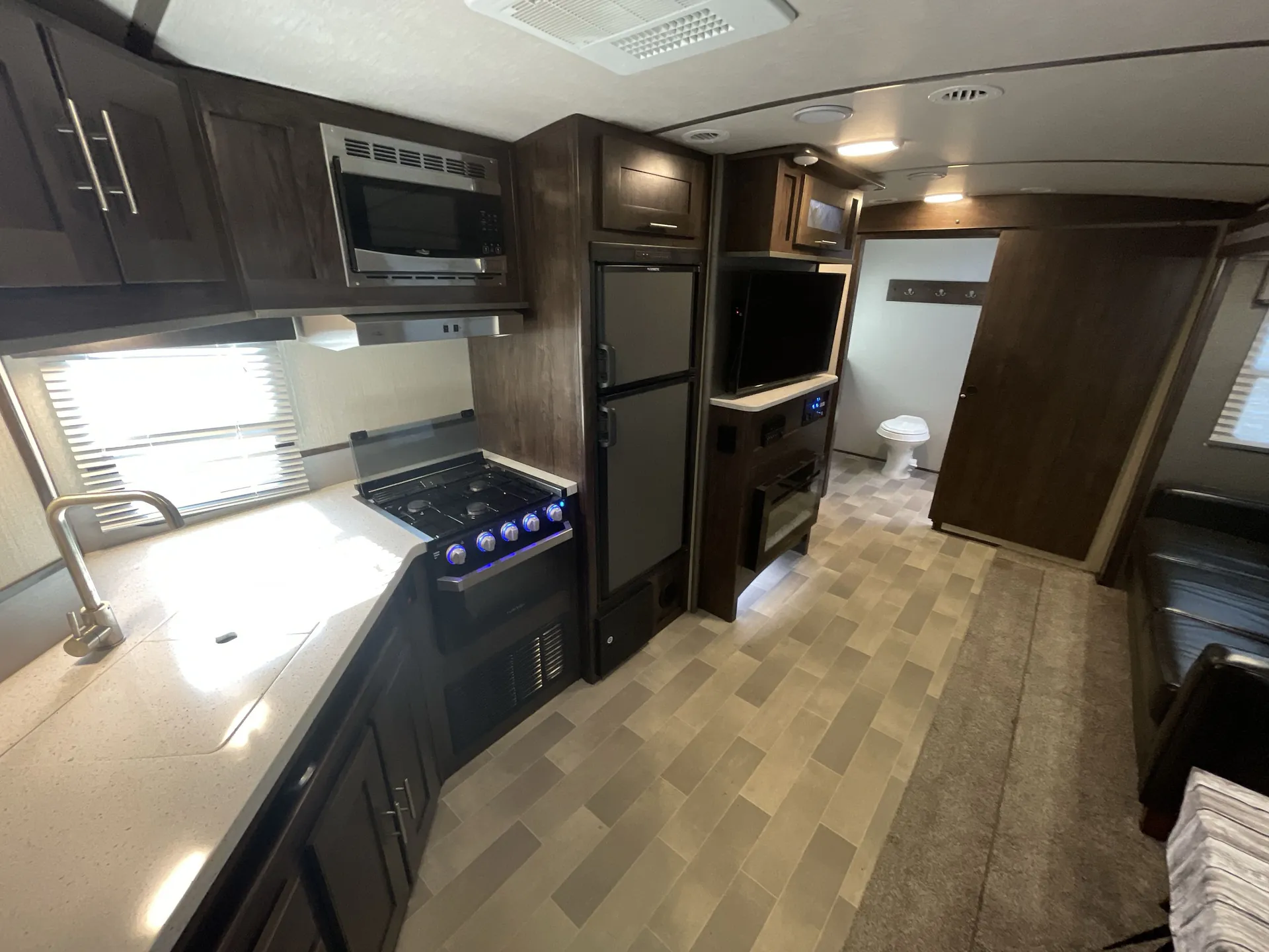 2020 cruiser rv Radiance 25RB — living area main