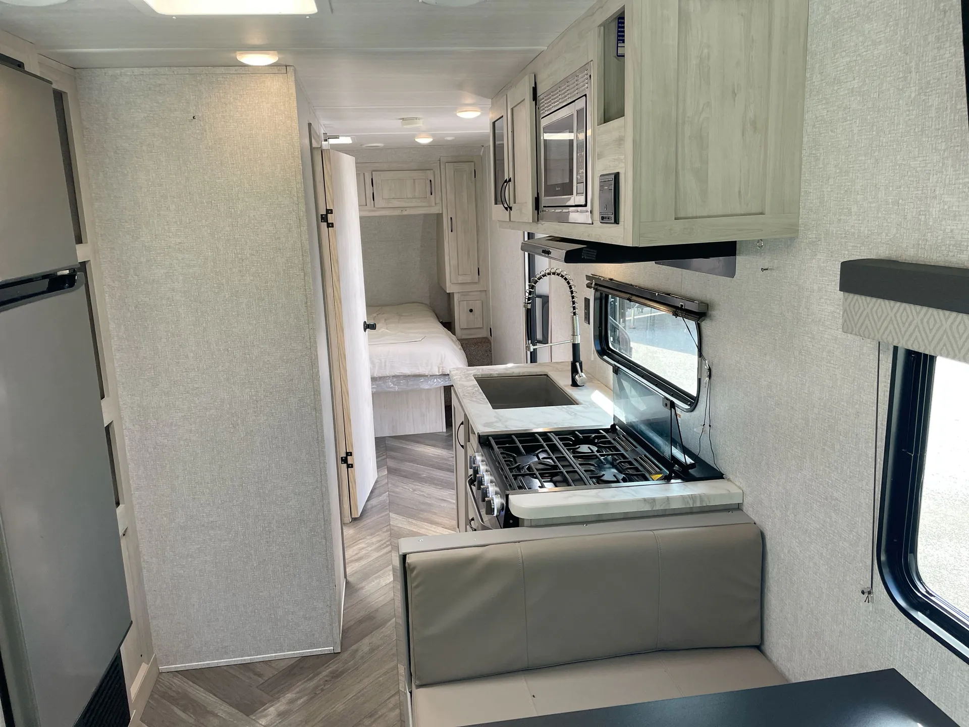 2022 East to West Della Terra 200RD — living area main
