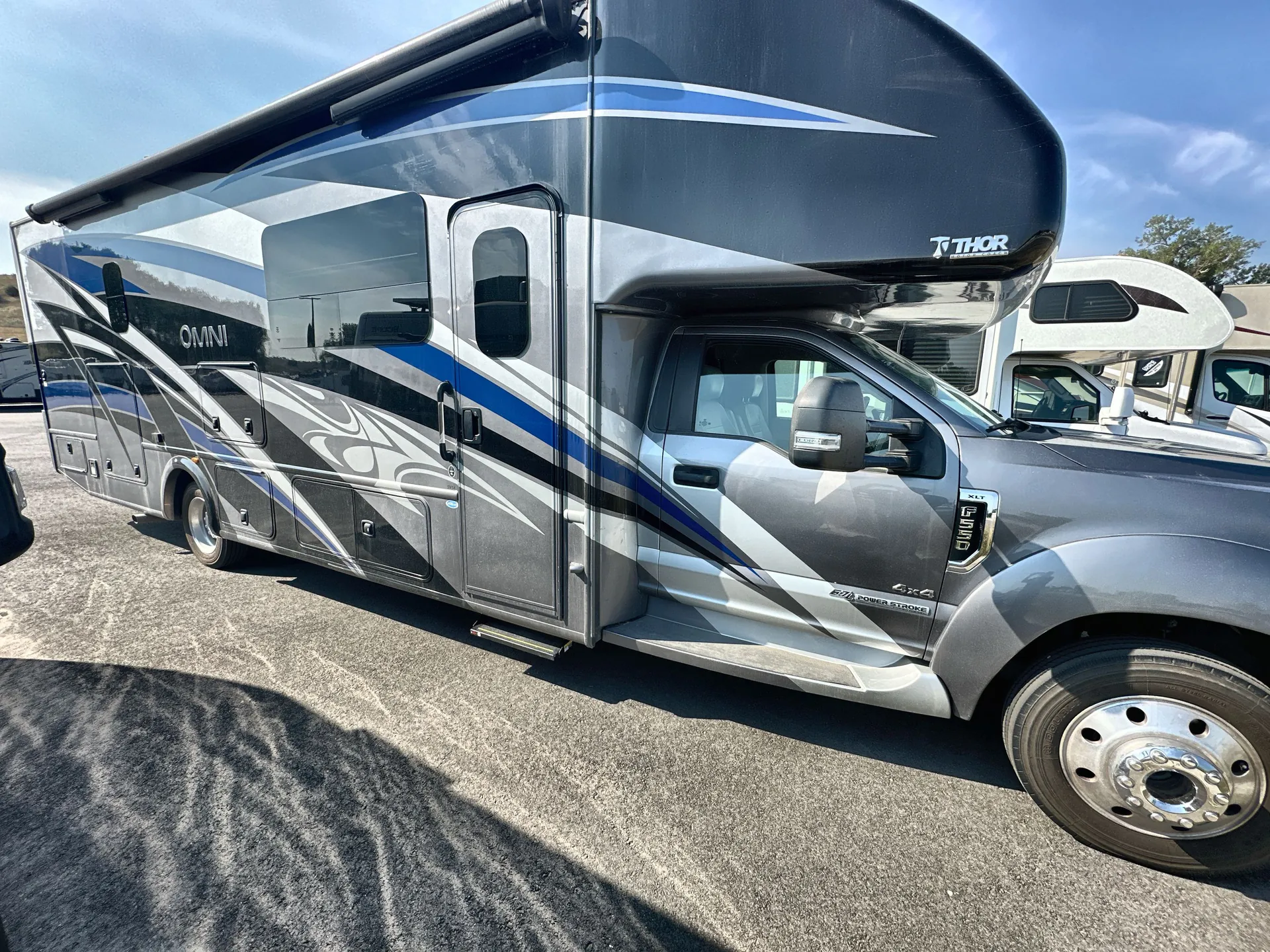 2021 Thor Motor Coach Omni SV34 - Photo 2