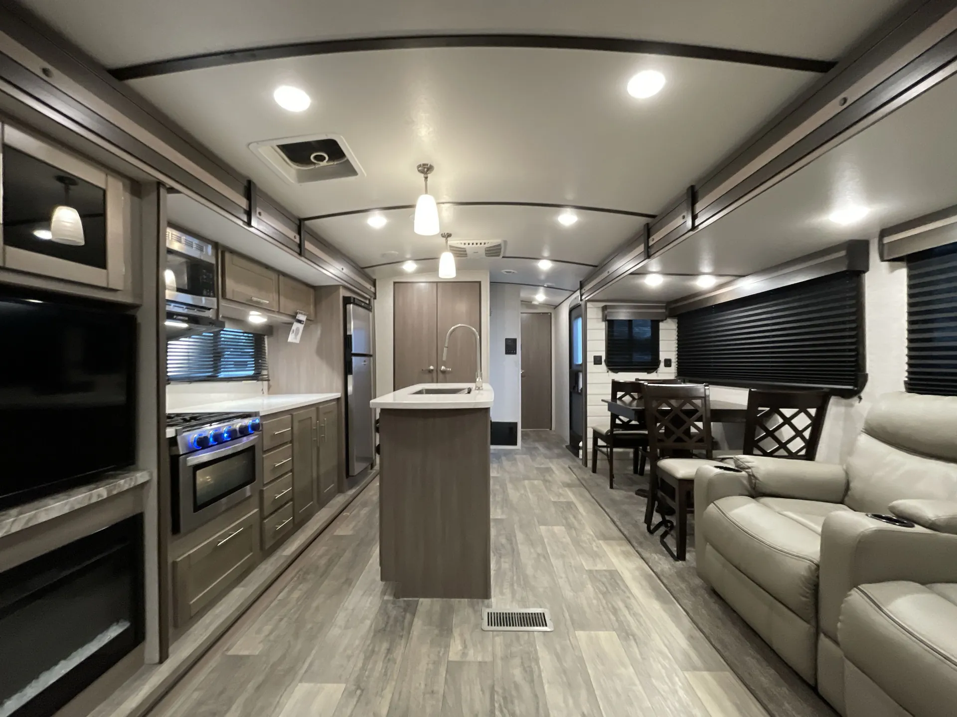 2021 CrossRoads Sunset Trail 330SI — living area main
