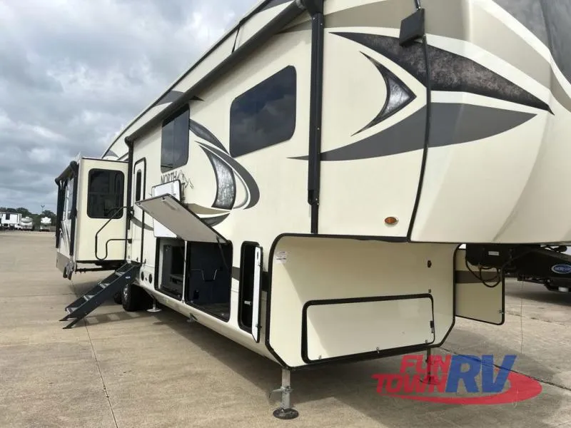 2018 Jayco North Point 377RLBH - Photo 2