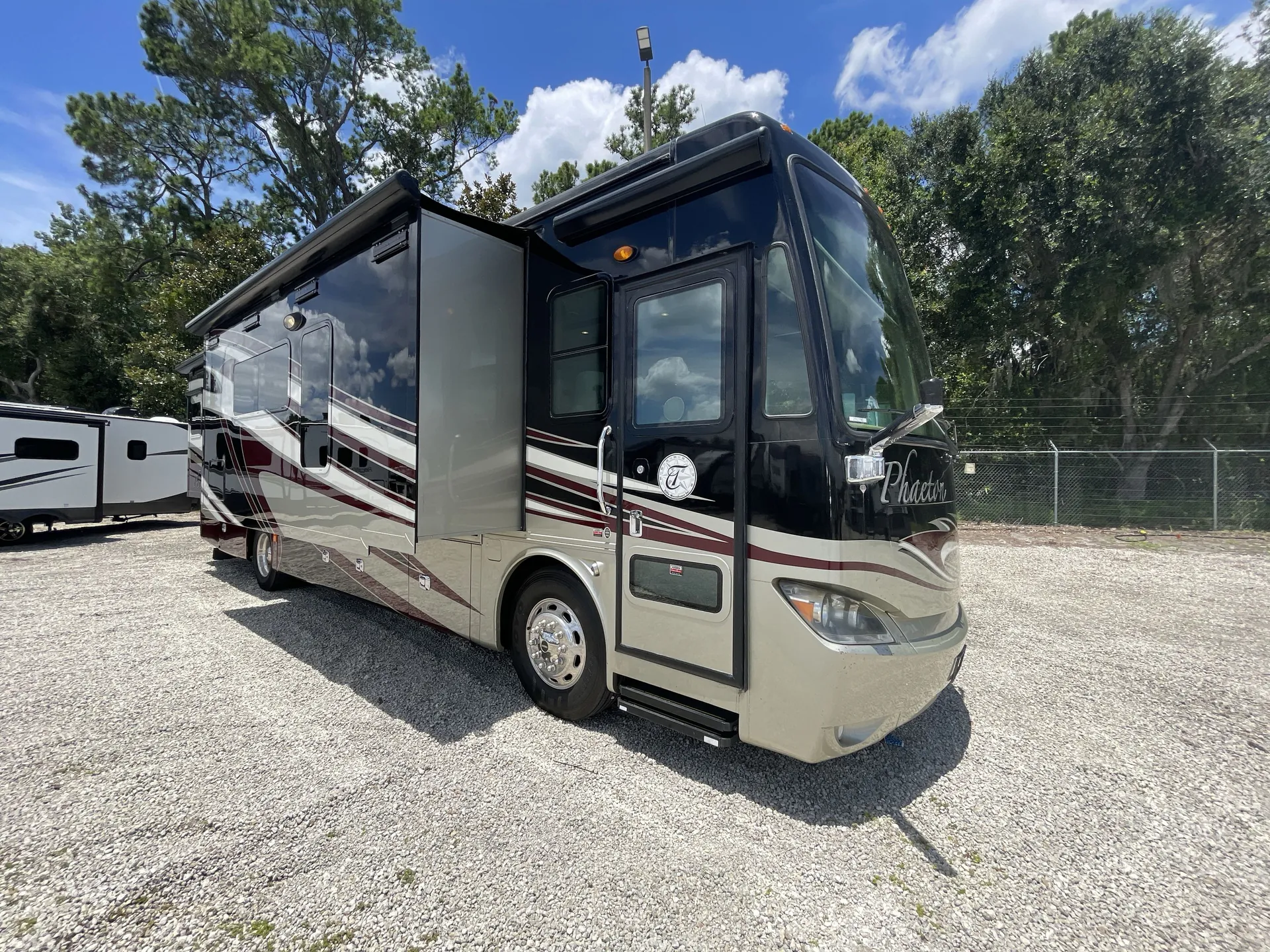 2014 Tiffin Phaeton 36GH - Main photo