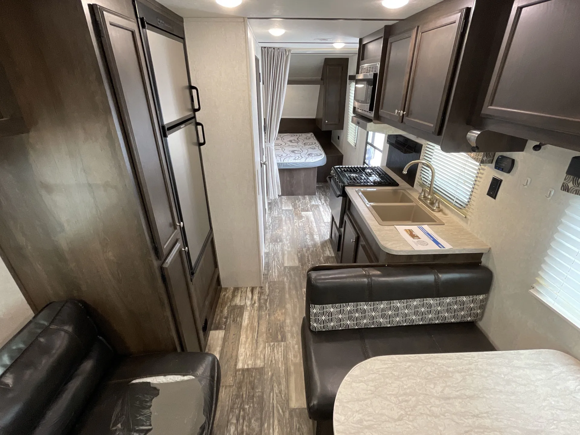 2019 Starcraft Autumn Ridge 21FB — living area main