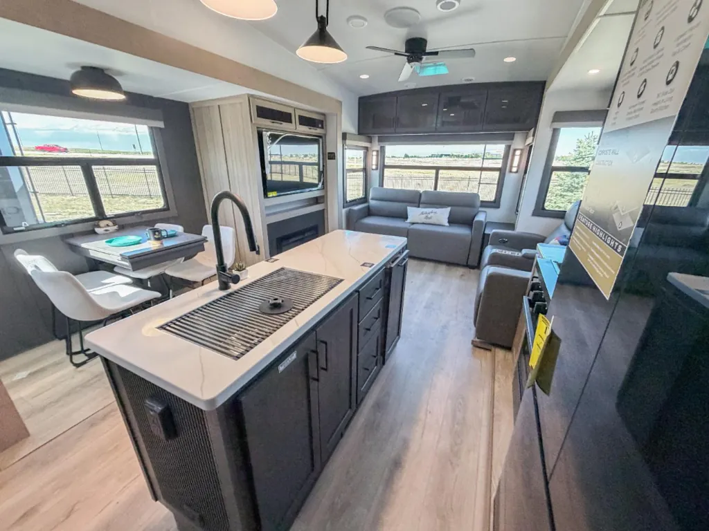 2026 Forest River Rockwood Signature R372RL, Photos photo 6