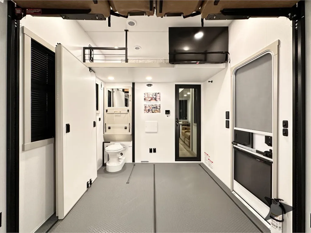 2026 Brinkley Model G 4100, Photos photo 100