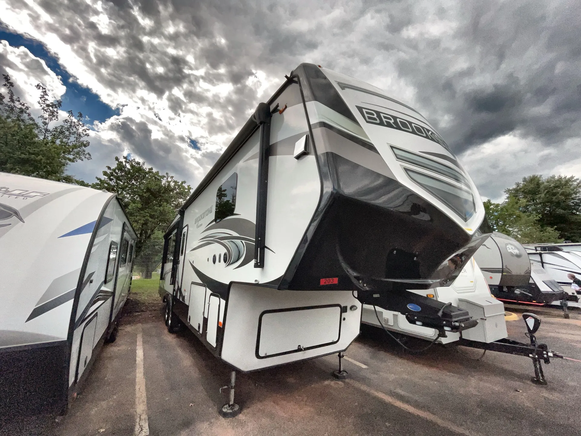 2020 Coachmen Brookstone 310 RL - Photo 2
