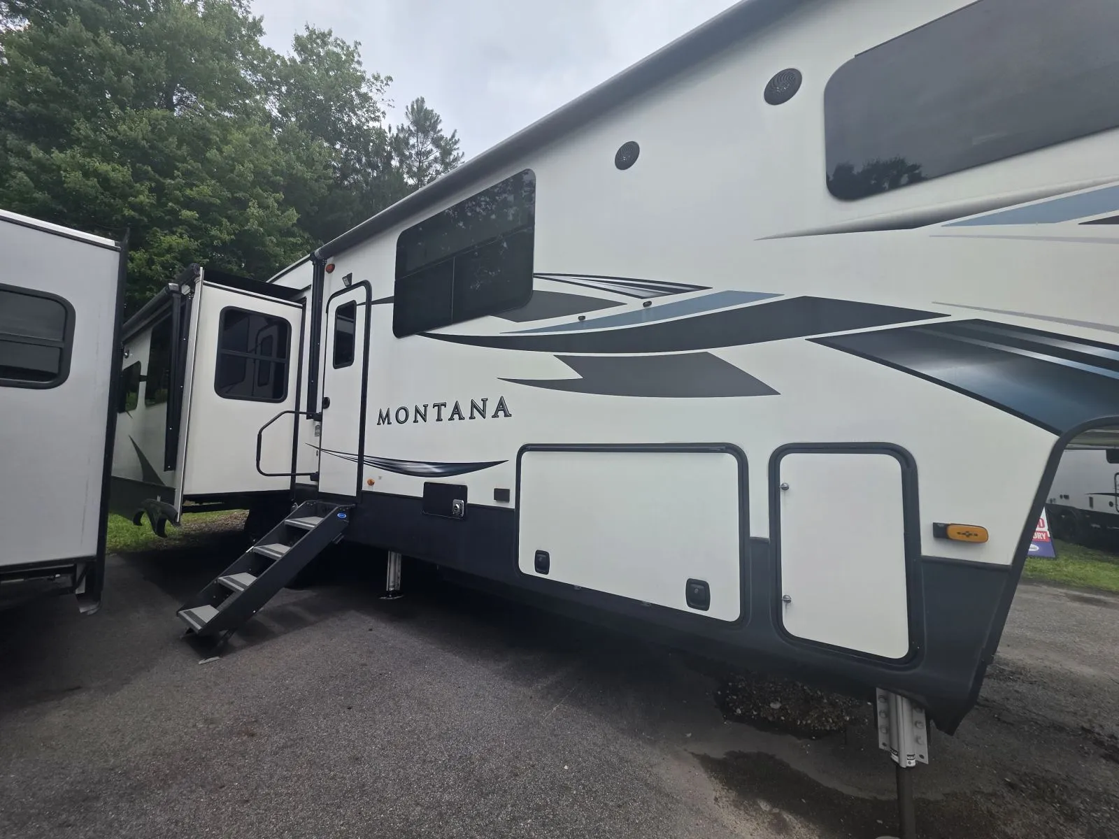 2021 Keystone Montana 3813MS - Photo 2