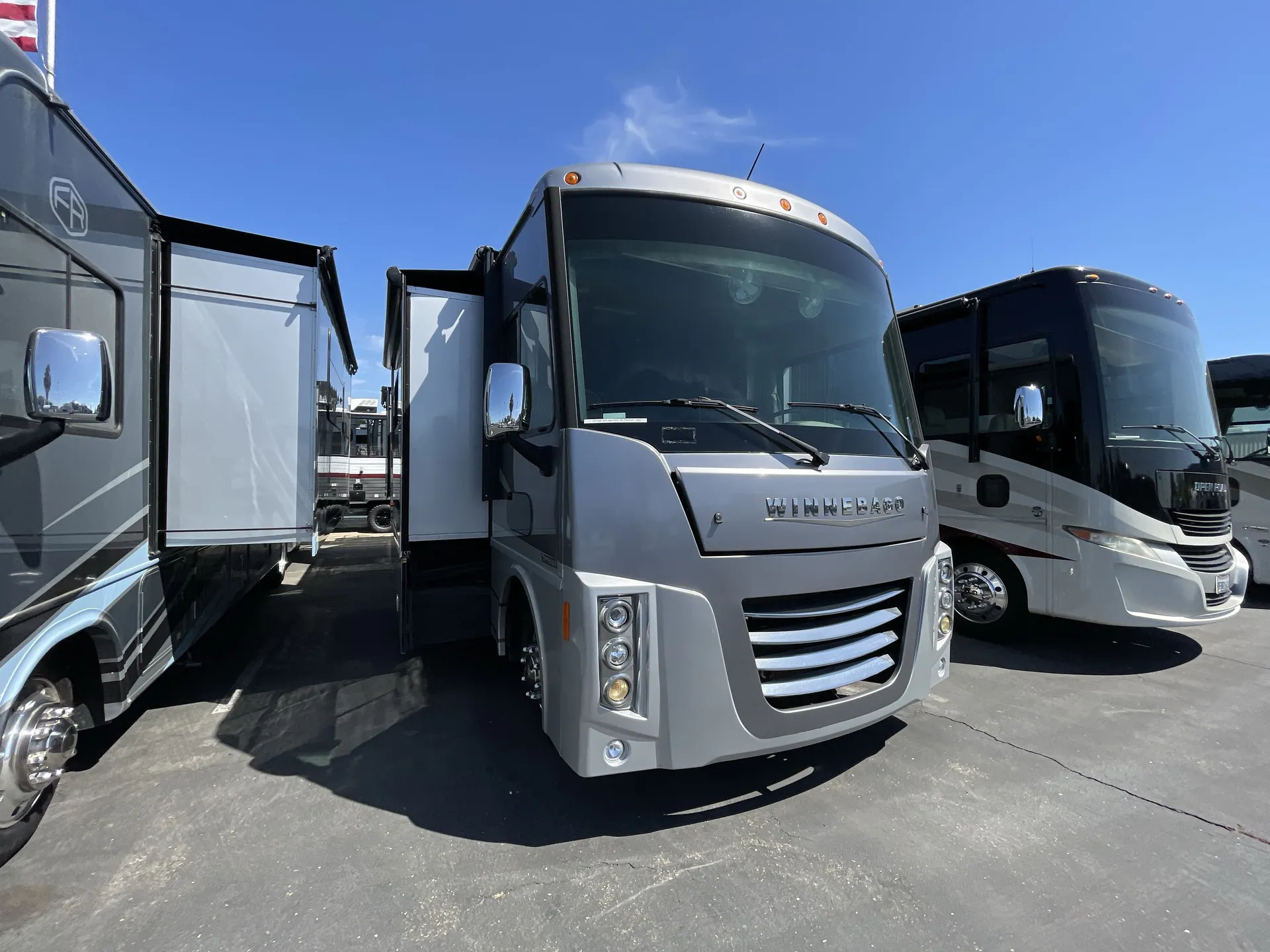 2015 Winnebago Sightseer 33C - Photo 2