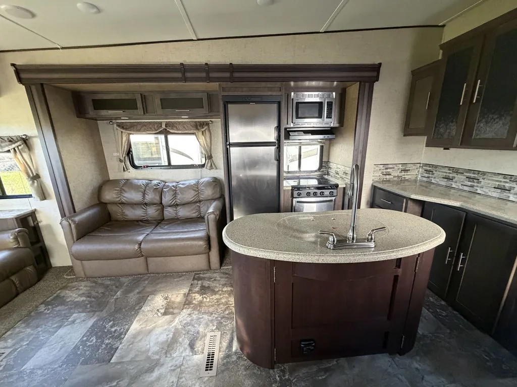 2015 Forest River Surveyor 293RLTS — Photo 7
