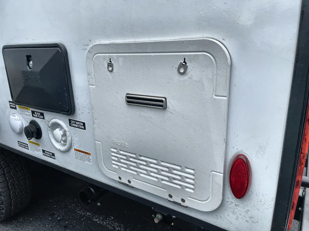 2027 Winnebago Micro Minnie 2108DS, Photos photo 7