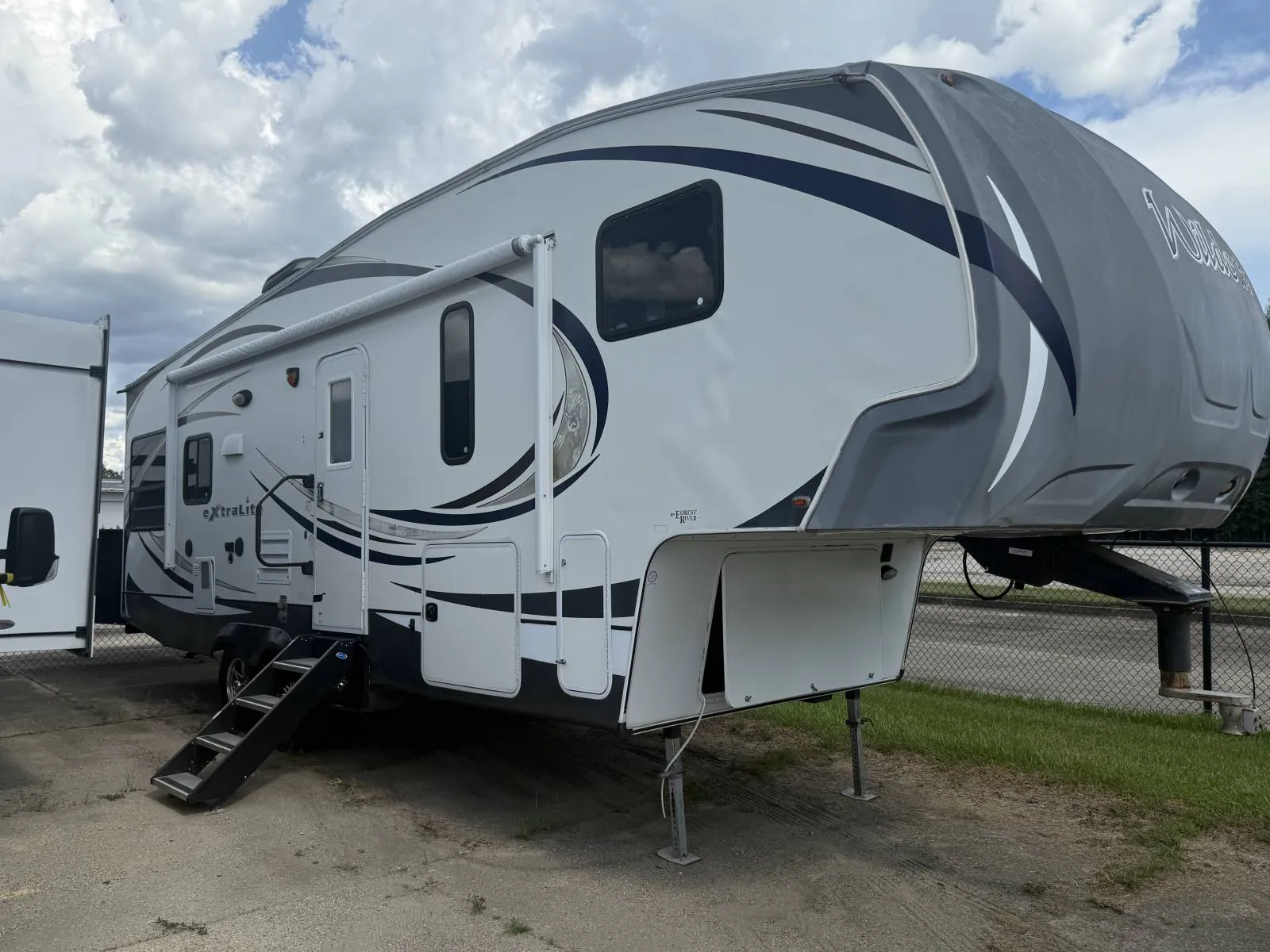 2013 Forest River Wildcat 272RLX - Photo 3
