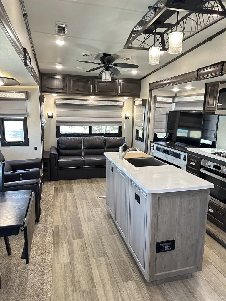 2020 Forest River Cardinal Luxury 3350RLX - Photo 4