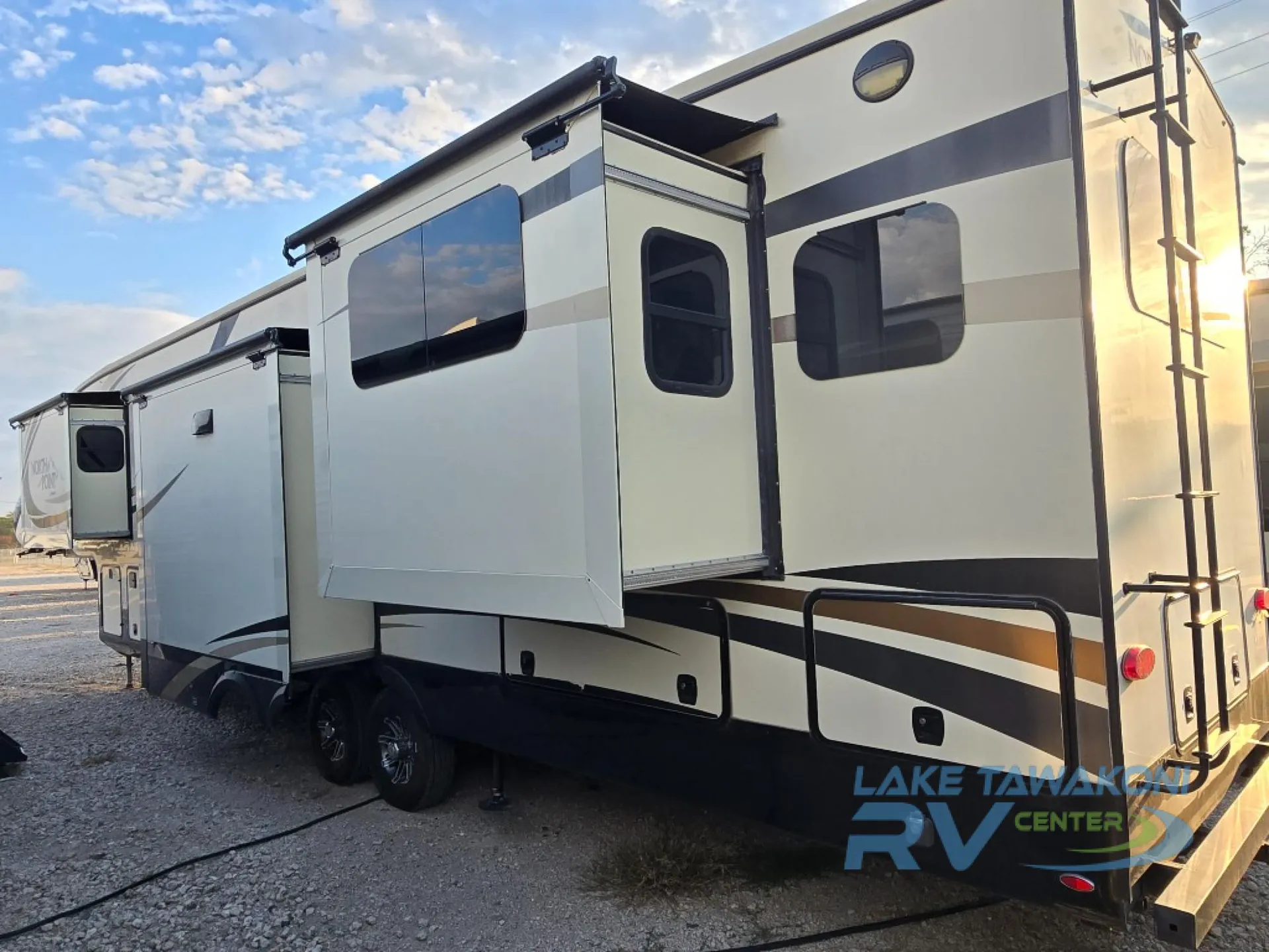2017 Jayco North Point 387RDFS - Photo 3