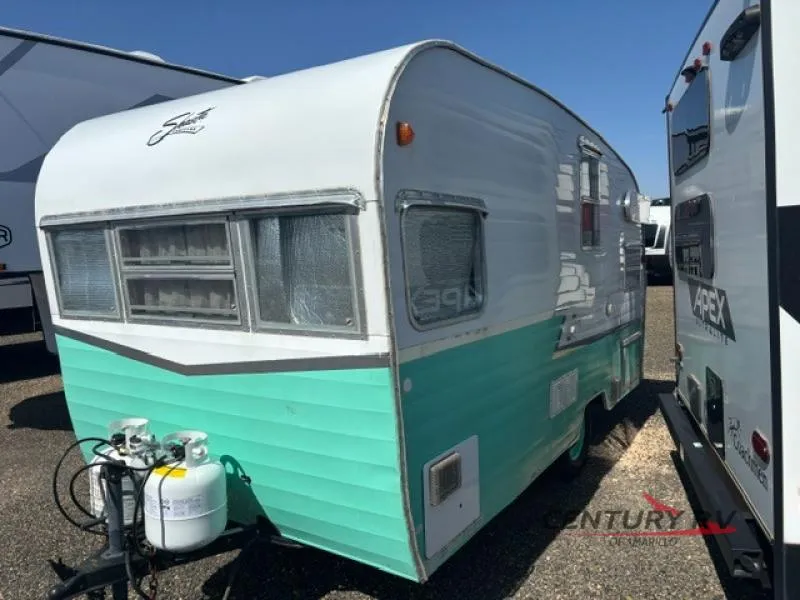 2015 Shasta RVs Airflyte Used    16 - Photo 2