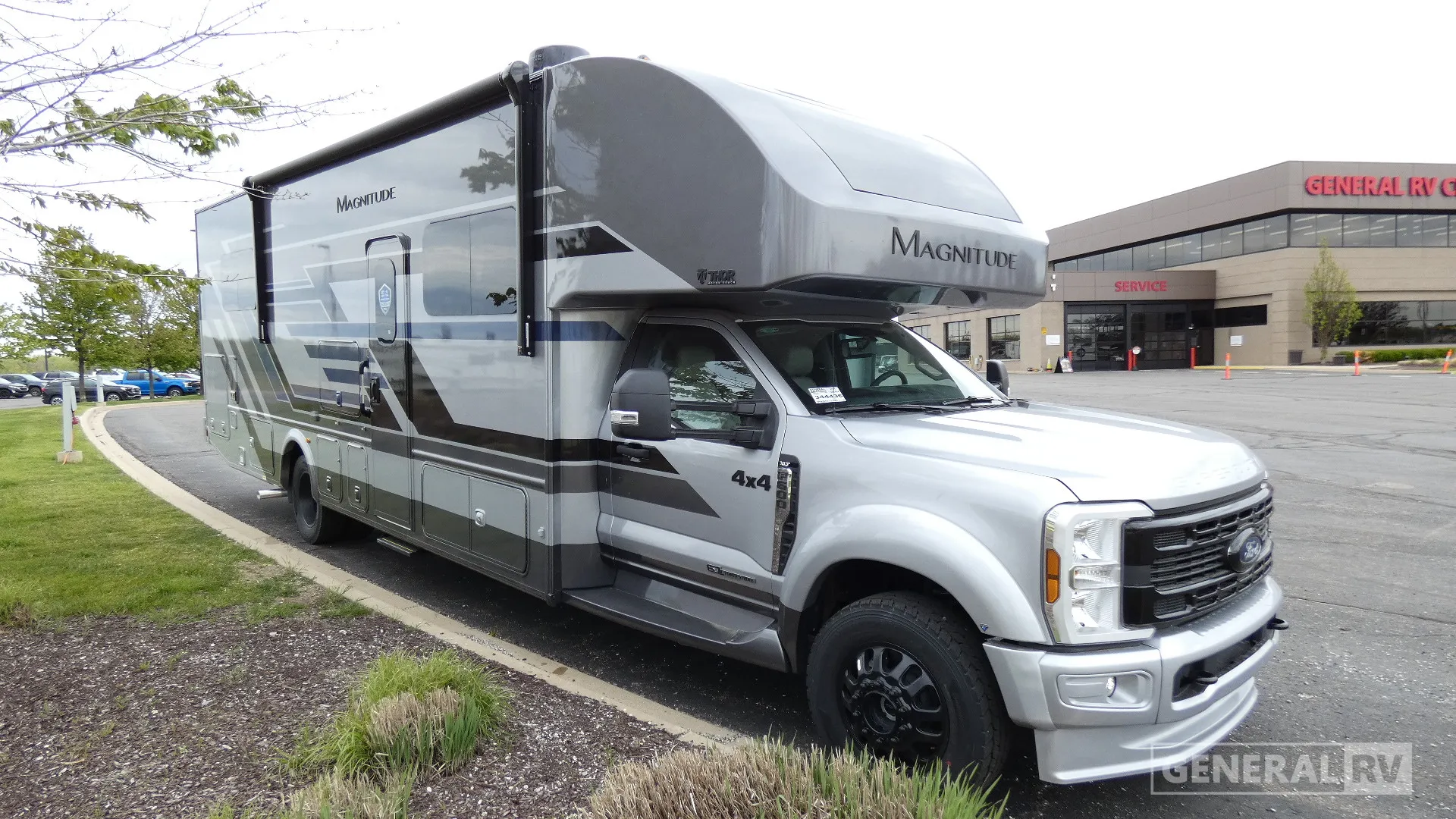 2027 Thor Motor Coach Magnitude Grand L35 - Photo 2