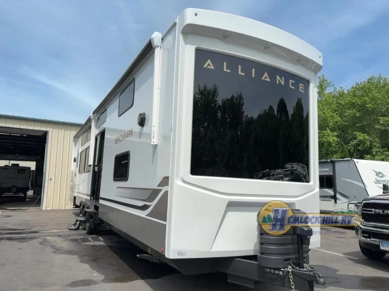 2026 Alliance RV Benchmark 44LFT - Photo 2
