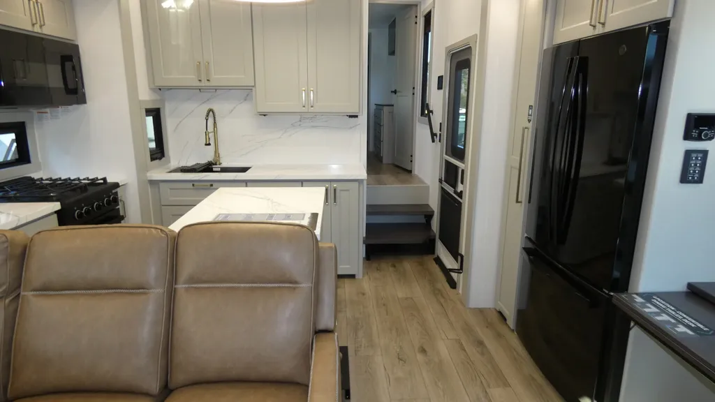 2026 Brinkley Model G 4150, Photos photo 4