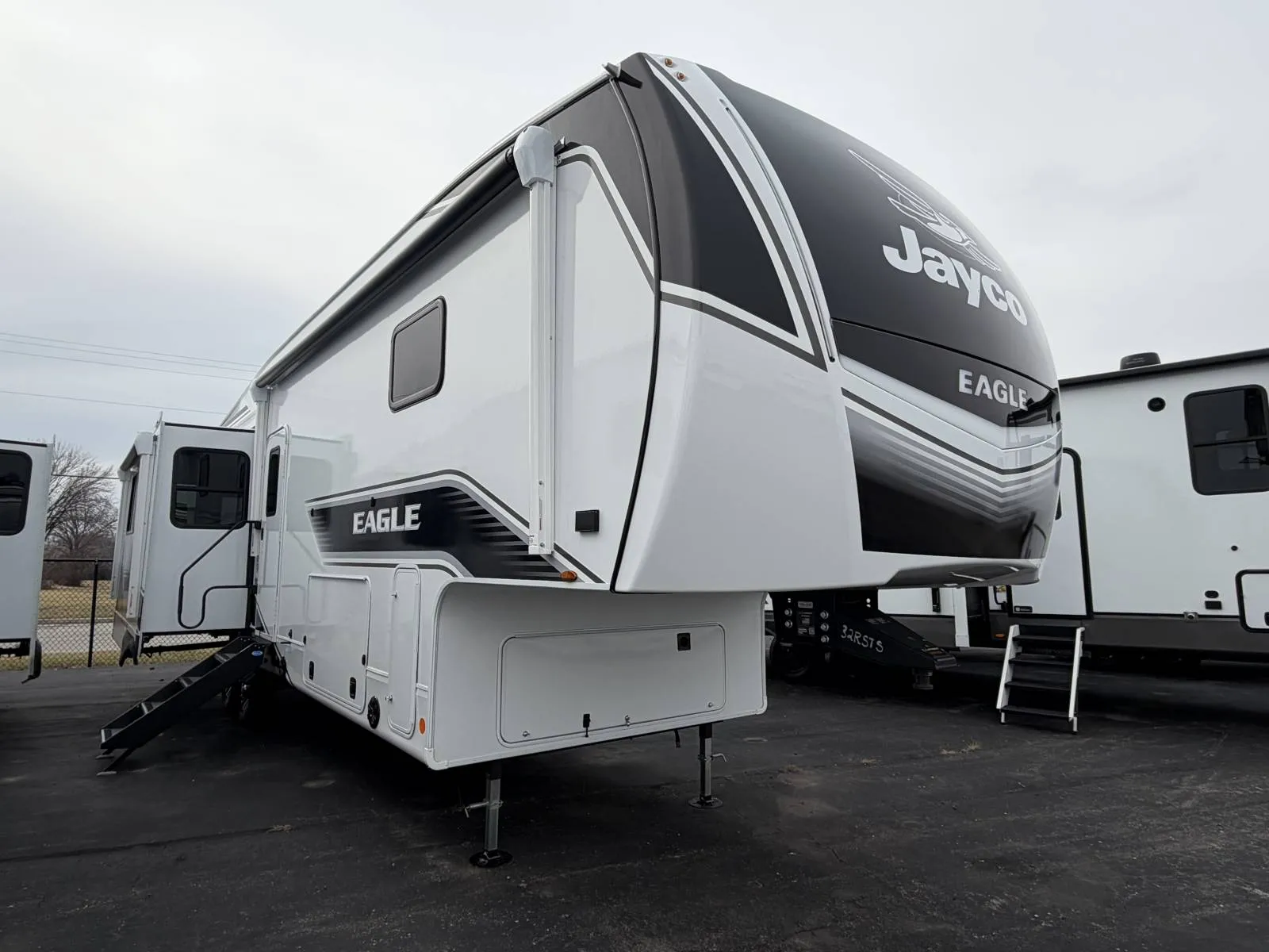 2026 Jayco Eagle 321RSTS - Photo 2