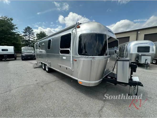 2026 Airstream Flying Cloud 27FB Twin - Photo 2