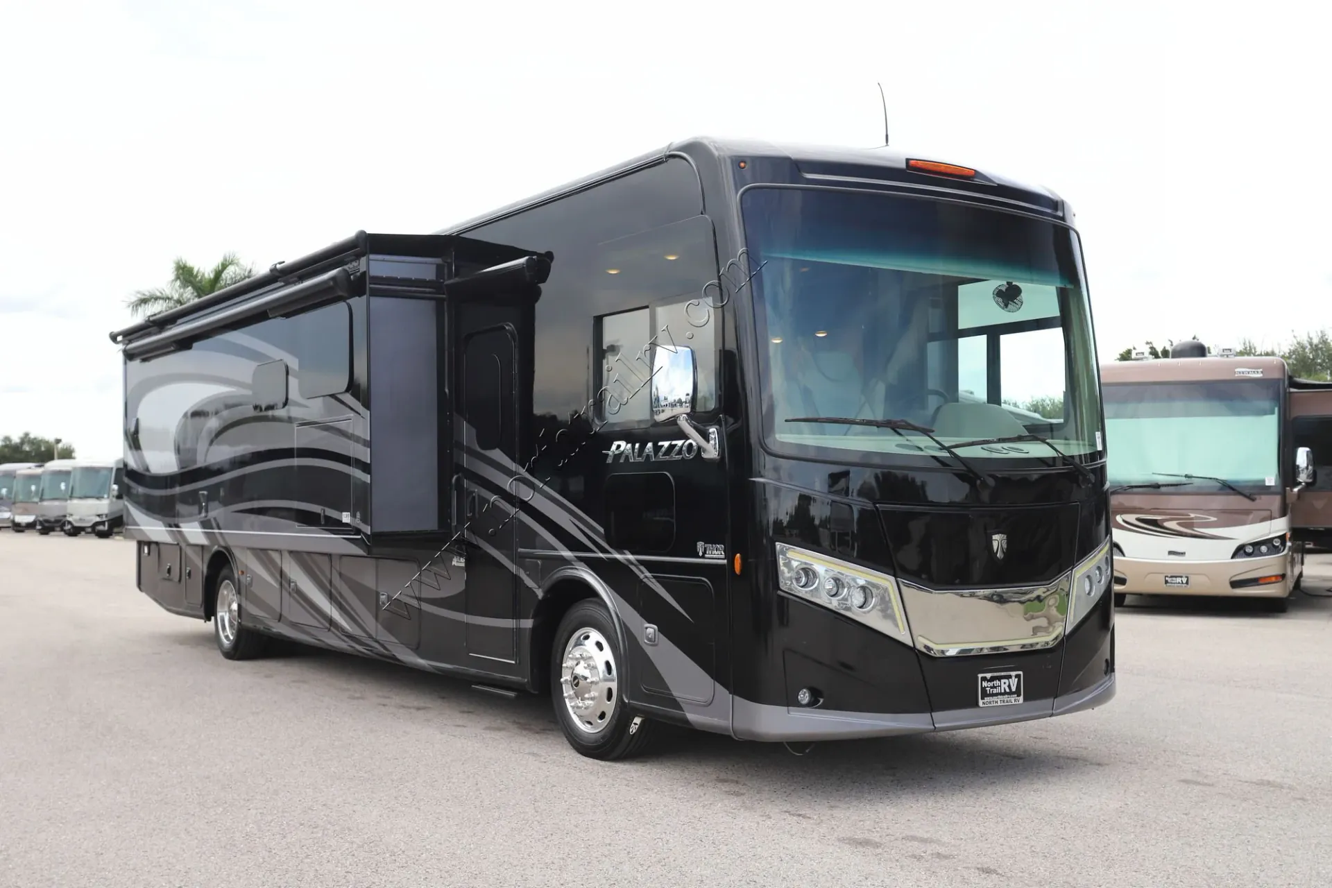 2022 Thor Motor Coach Palazzo 37.5 - Photo 3