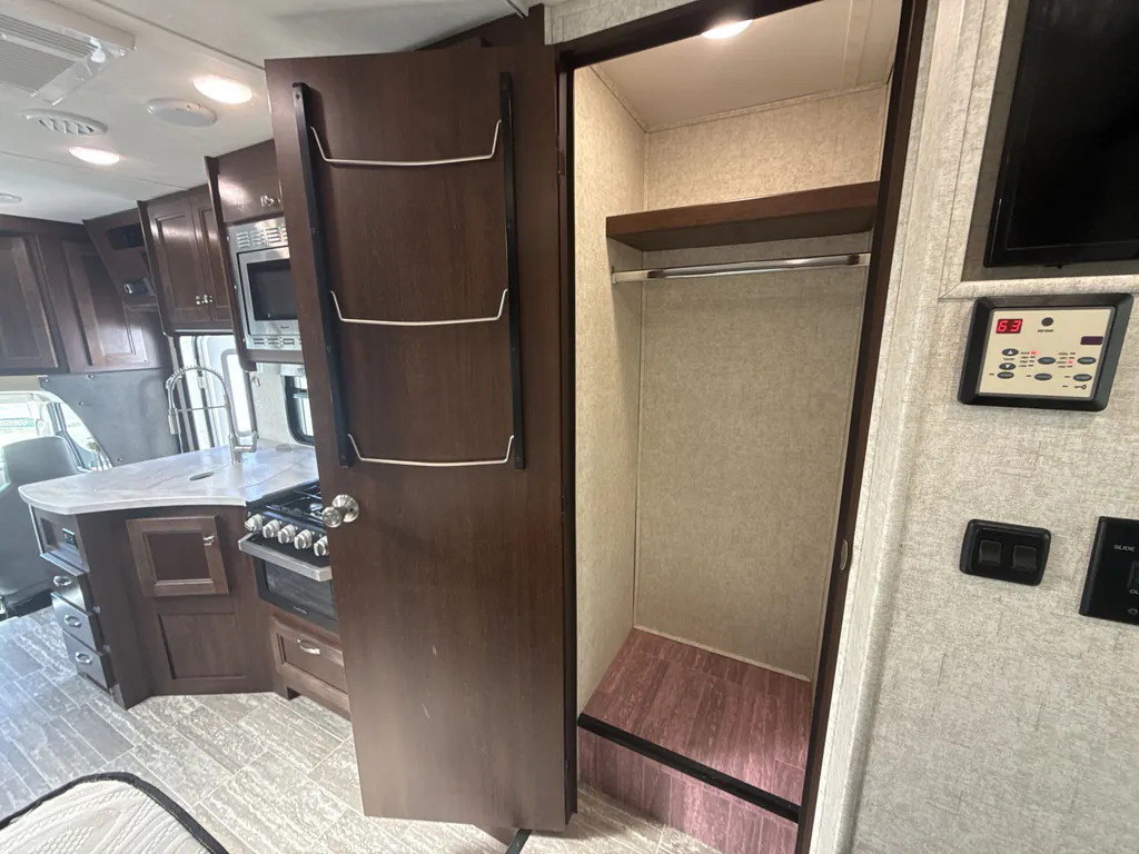 2019 Forest River Sunseeker 2440DS, Photos photo 15
