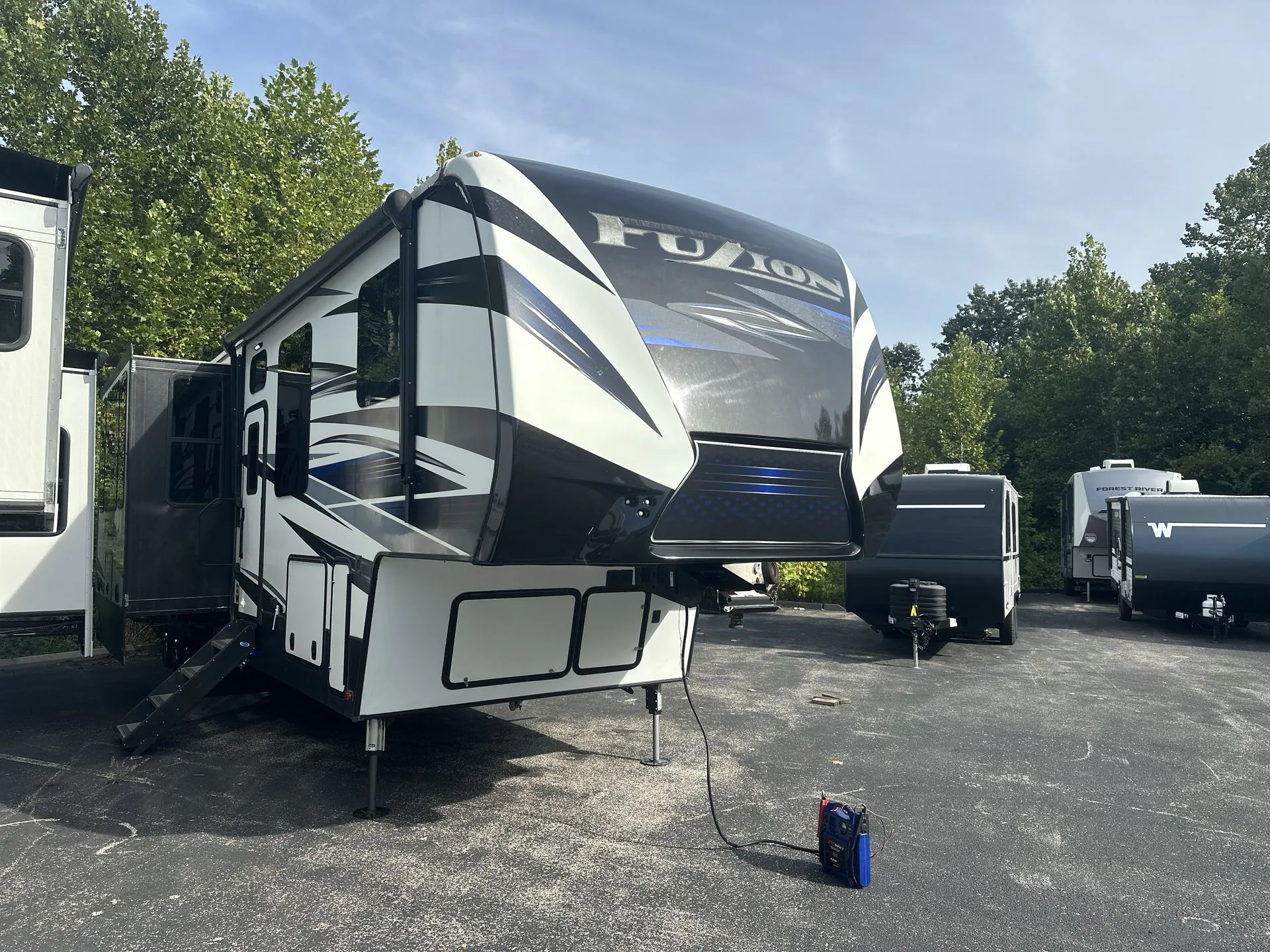 2019 Keystone Fuzion 419 - Photo 3