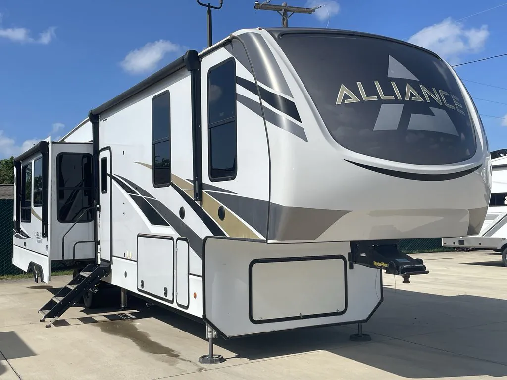 2021 Alliance RV Paradigm 372RK - Photo 2