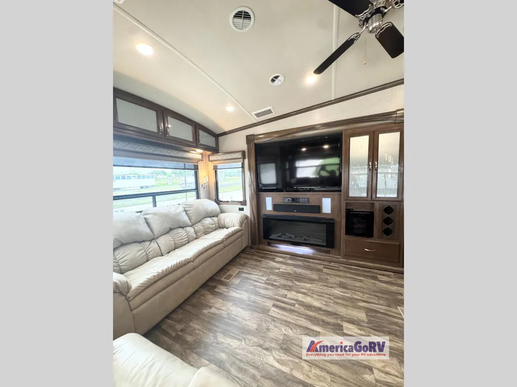2018 Forest River Cedar Creek Champagne Edition 38EL, Photos photo 14