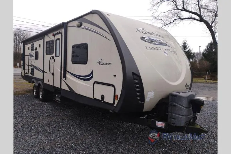 2016 Coachmen Freedom Express Liberty Edition 322 RLDS - Photo 3