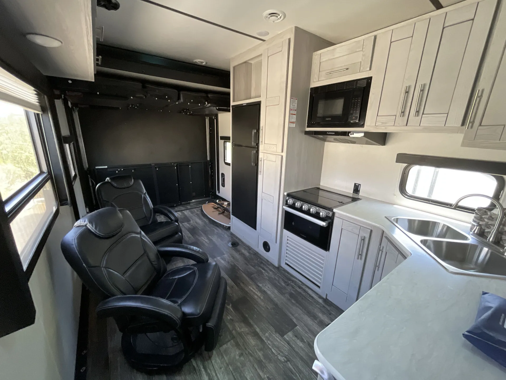 2021 Keystone Impact Vapor Lite 26V — living area main