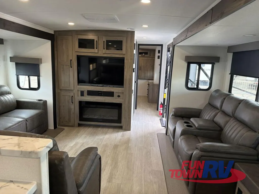 2027 Forest River Solaire 3060RKTS, Photos photo 11