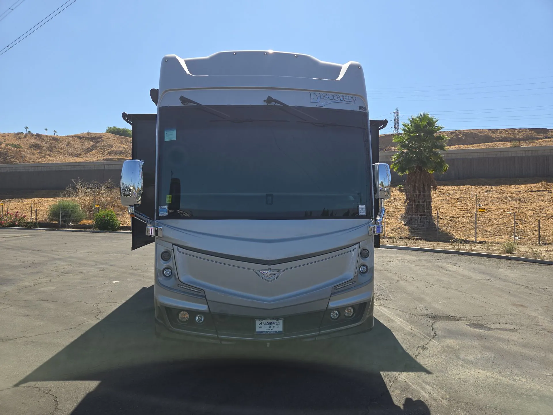 2023 Fleetwood Discovery LXE 44S - Photo 3