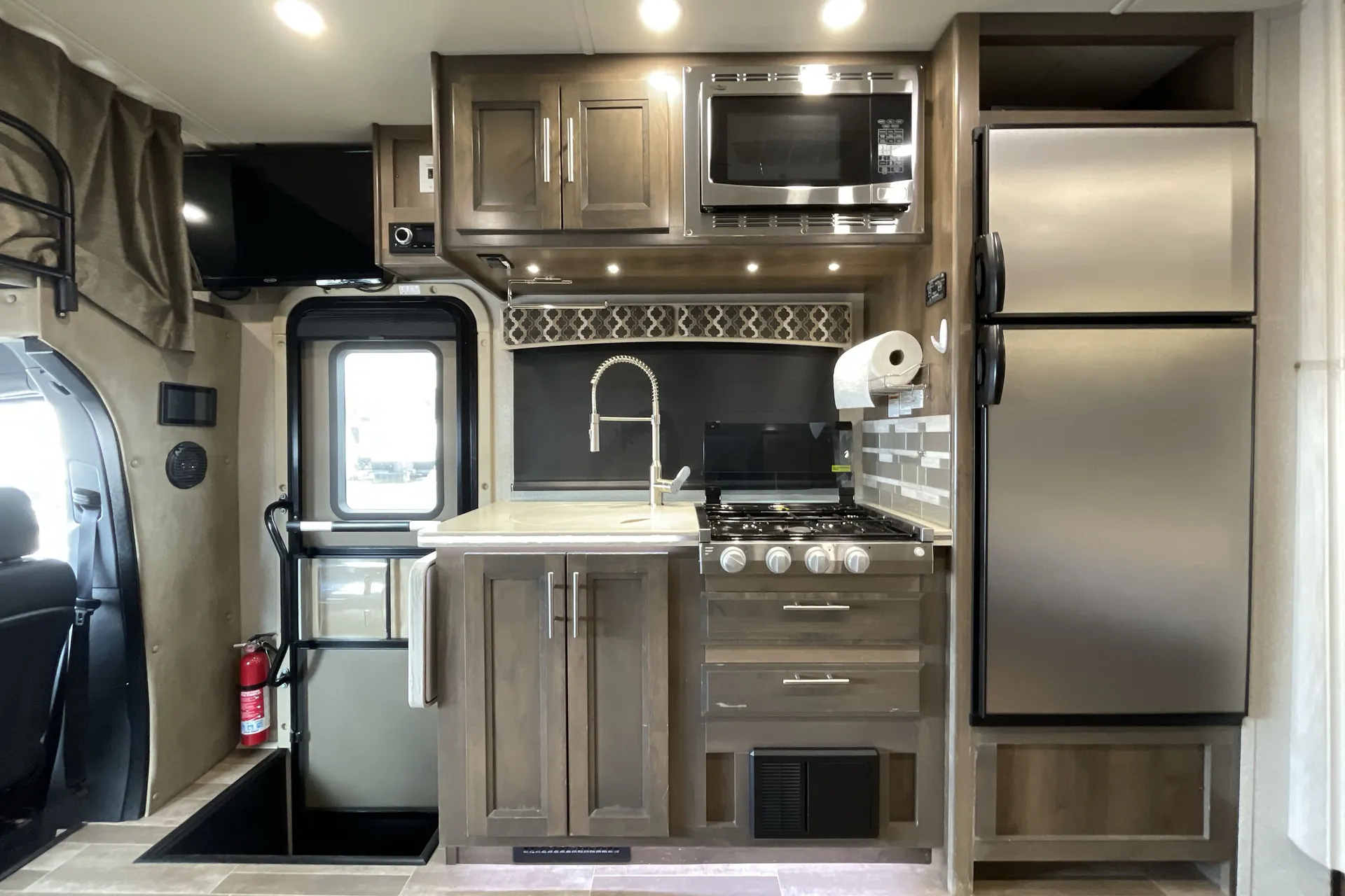 2020 dynamax Isata 3 24FW — living area main