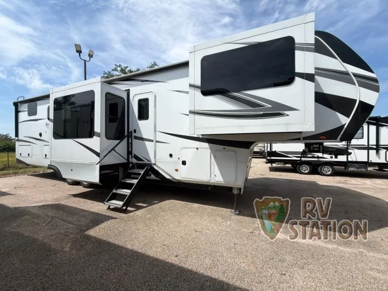 2024 Grand Design Solitude 380FL - Photo 2