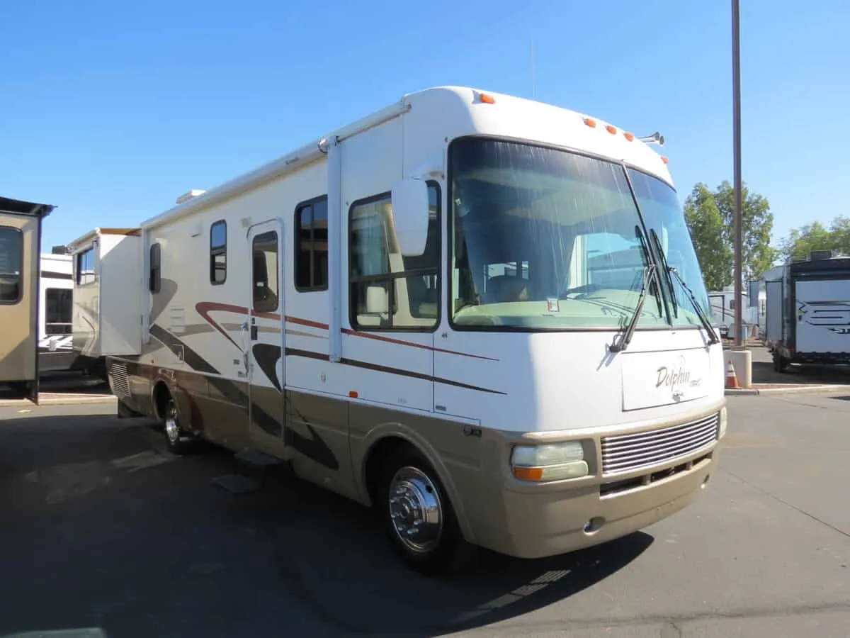 2004 National Dolphin 6320LX - Photo 2