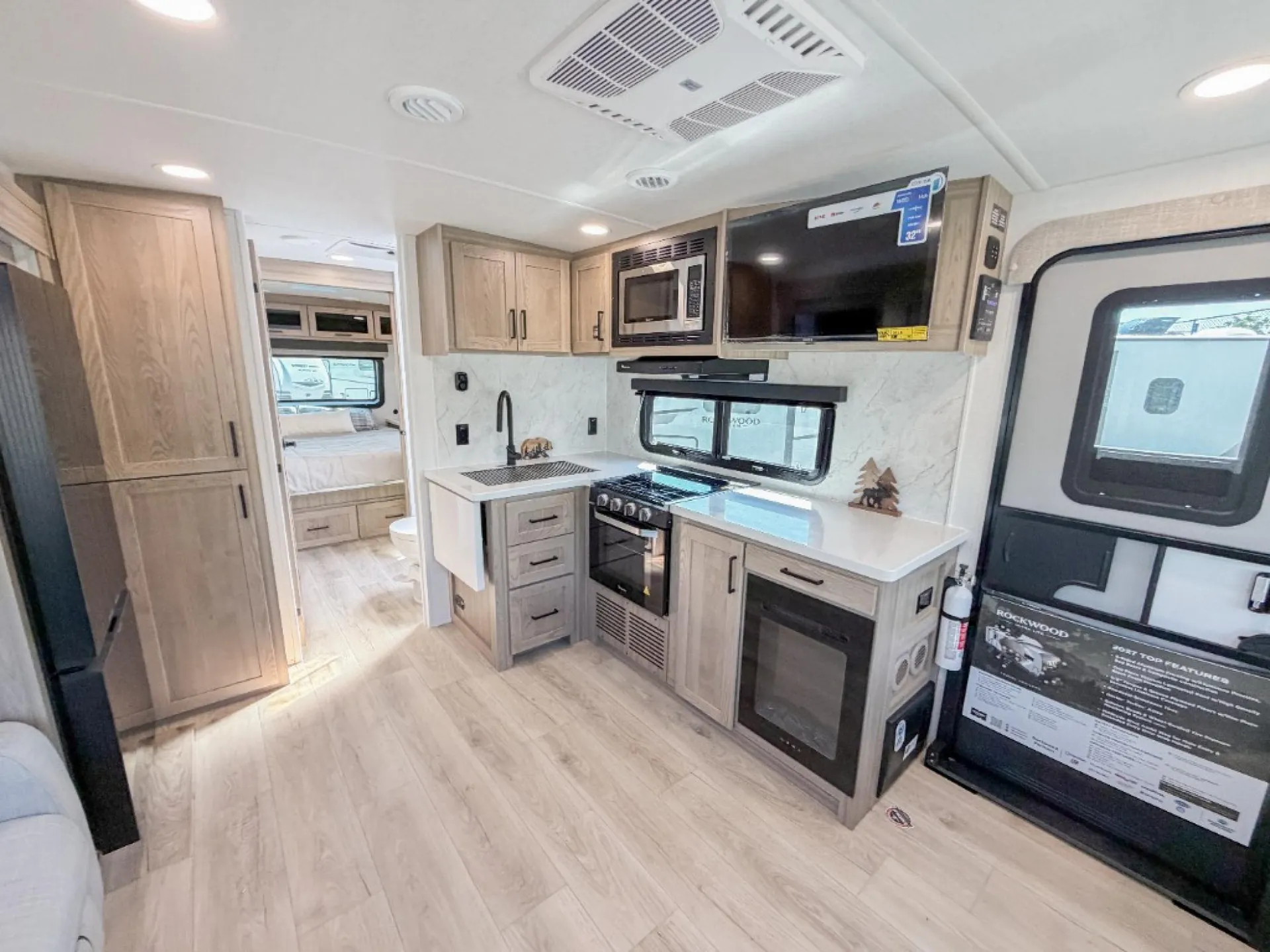 2027 Forest River Rockwood Ultra Lite 2618RD — Photo 5