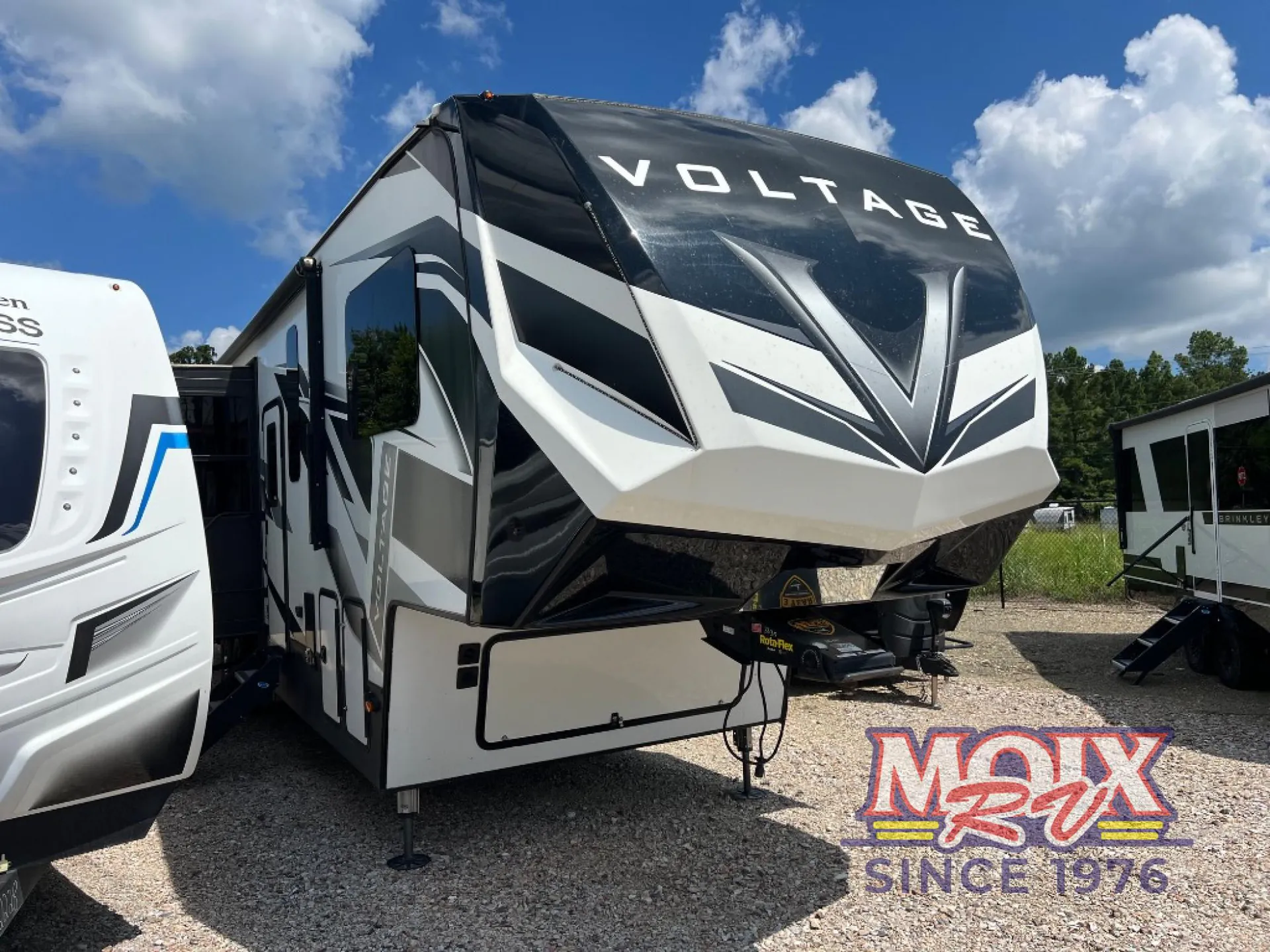 2020 Dutchmen Voltage 3635 dealer photo 1 from Moix RV